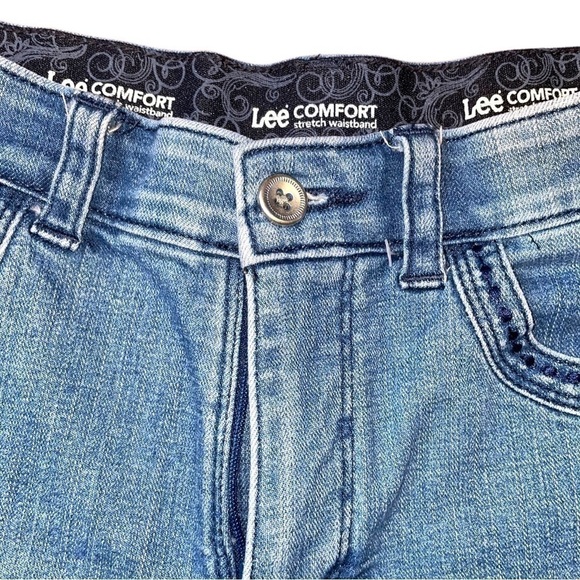 LEE ladies denim shorts, size 8P, comfort stretch waist, embroidered detail - Picture 4 of 6